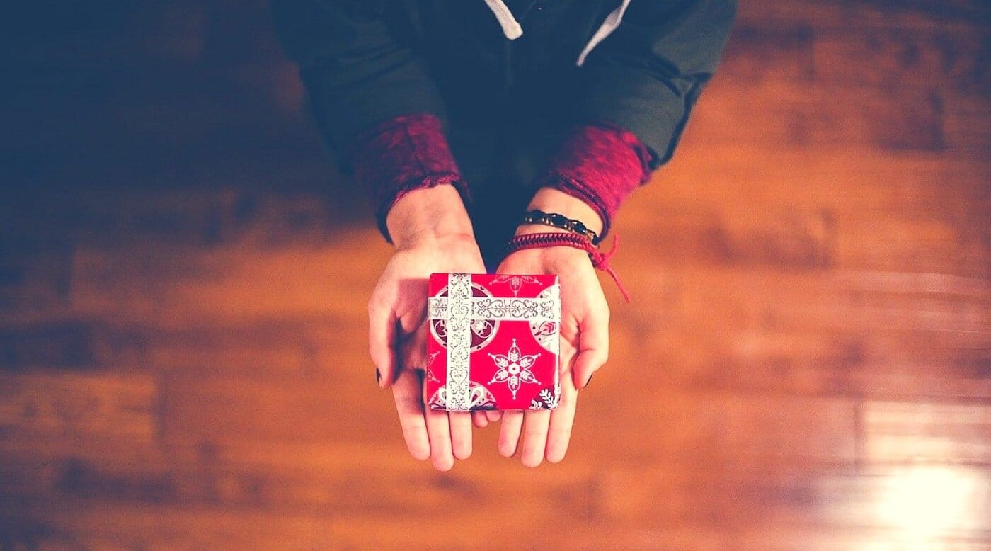 Giving Gifts Better than Receiving Them? - SirHoliday